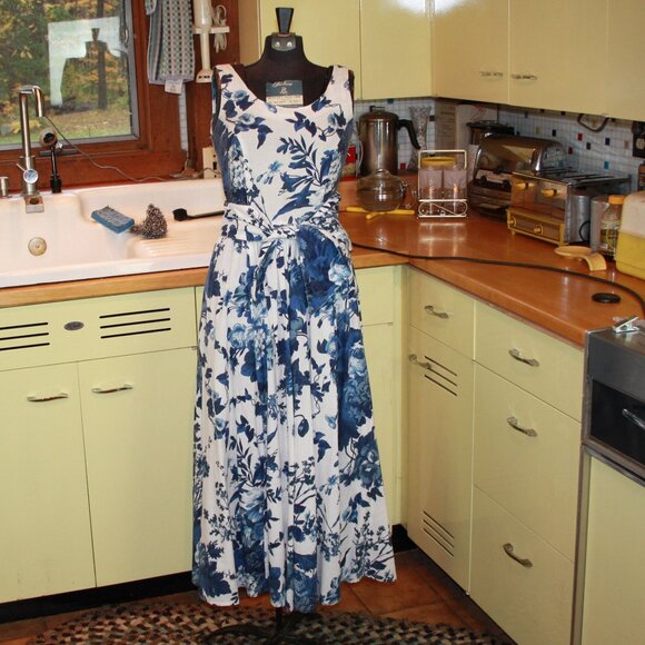 Outback Red Flowered Dress - Picture 1 of 8